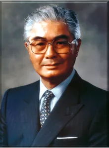 荣毅仁 — 名誉董事长