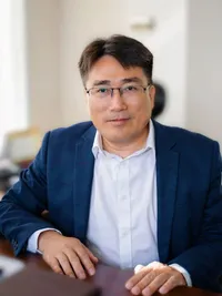 朱志明 — 党委委员、副总经理，兼任管理研究院院长